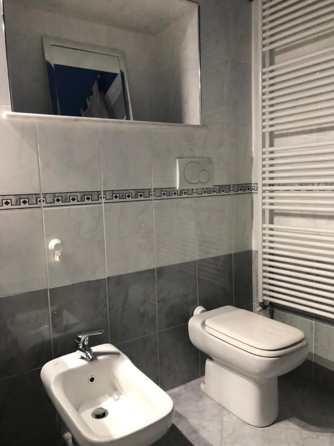 Camera Matrimoniale Privata Con Bagno Interno Верчеллі Екстер'єр фото